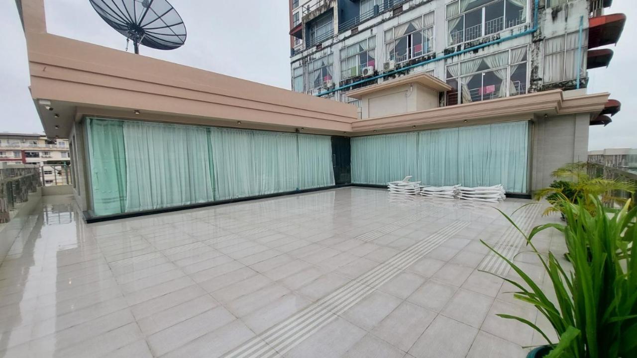 Hotel Grand Galaxy Rangum Exterior foto