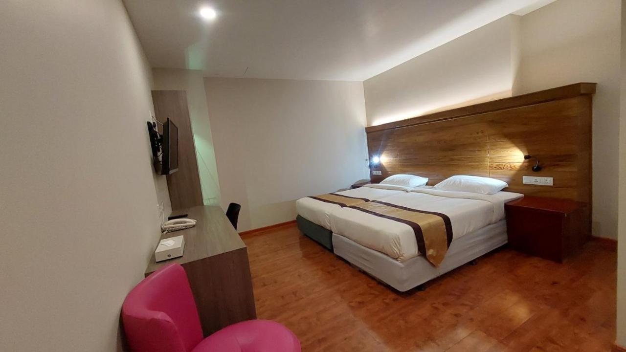 Hotel Grand Galaxy Rangum Exterior foto